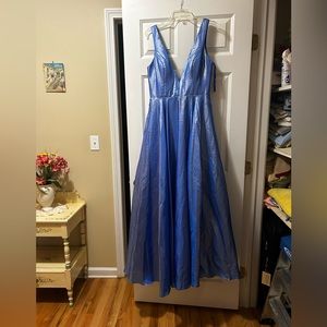 Beautiful blue dress Brand new with tags still on it, didn’t fit